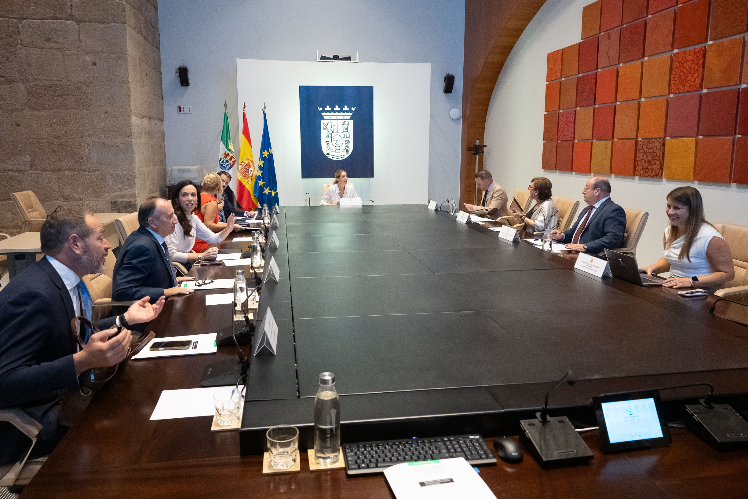 Extremadura aprueba 47,5 millones en ayudas para unos 16.000 autónomos
